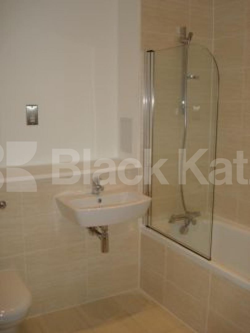 			NEW INSTRUCTION AND TRUELY AMAZING..., 2 Bedroom, 1 bath, 1 reception Flat			 Ecclesbourne road, Angel / Islington